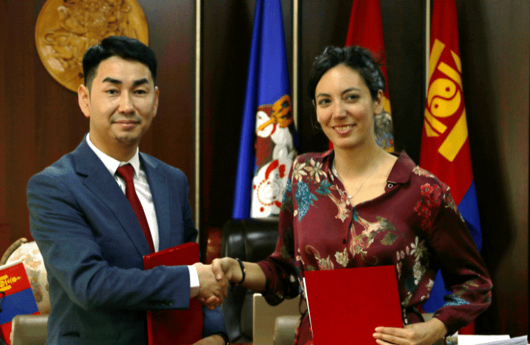 Signature of Geres Mongolia sustainable habitat agreement