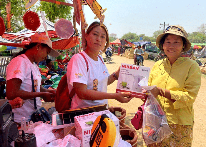 The women of the Geres distribution network with electrical appliances