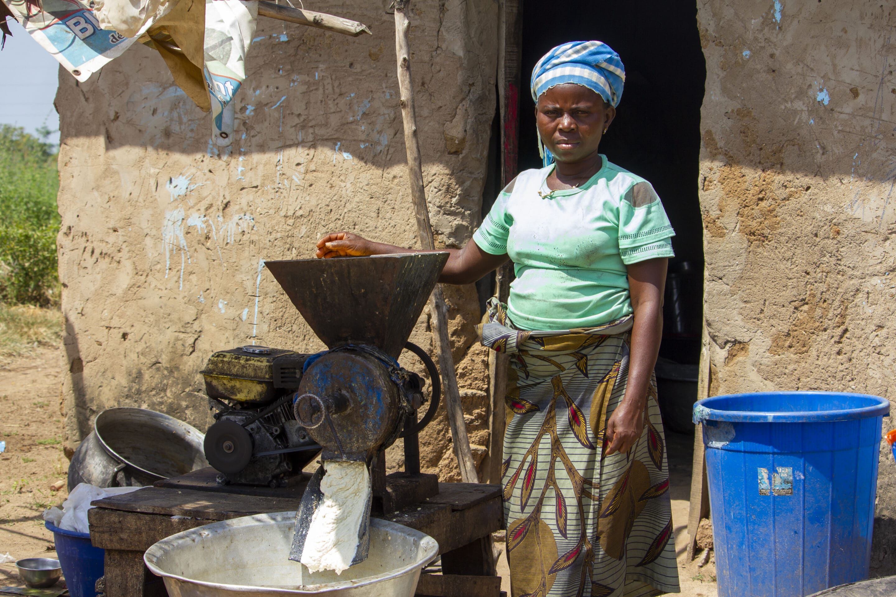 Women food processors in action